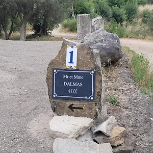 Dans Maisonnette En Pierre Le Castellet (Var)